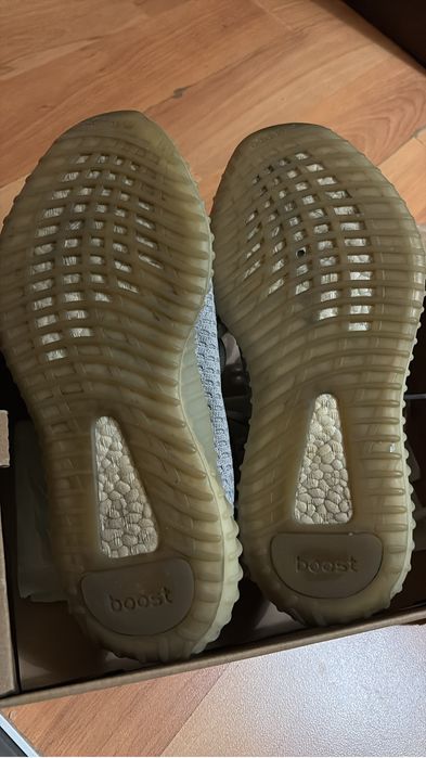 Yeezy 350 V2.