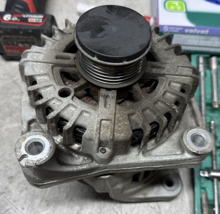 Alternator bmw x5 x6 f12 f13 f06 f10 f11 f15 f16 f01 n57 220a