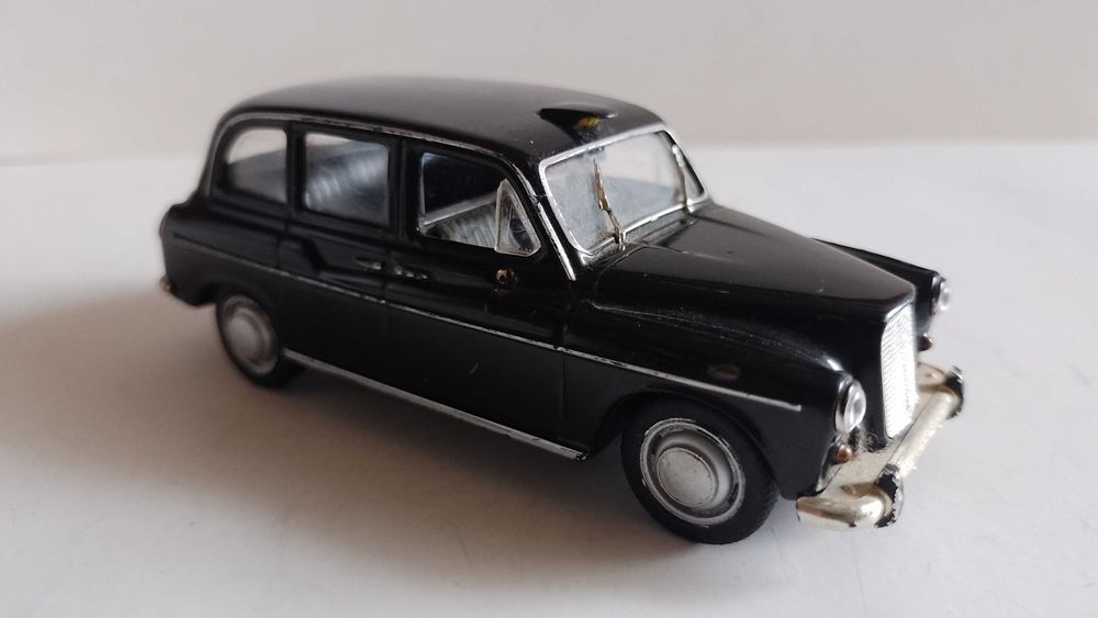 Метални колички AmerCOM 1:43