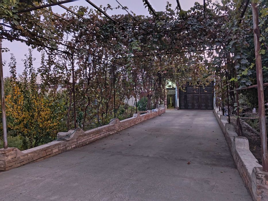 Uy sotiladi. 18 sotix