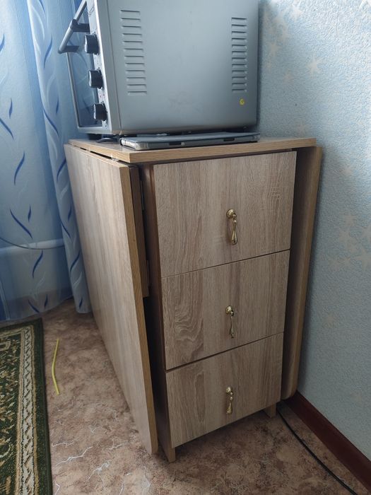 Продам стол тумбу в отличном состоянии