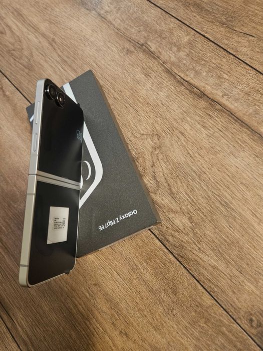 Samsung z flip 7 FE Display 128GB