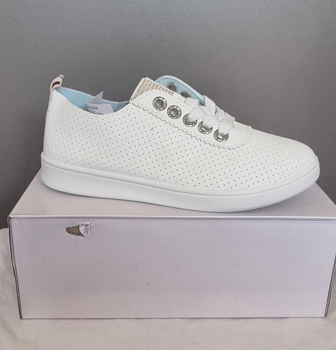 Пролетни дамски маратонки