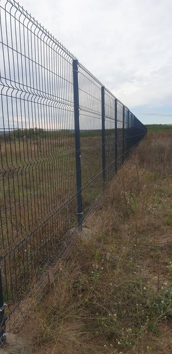 Gard vopsit in camp electrostastic verde și gri antracit 138 de lei ml