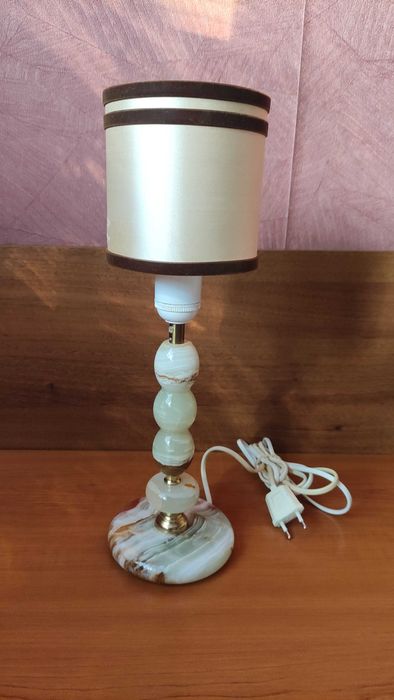 Настолна лампа от естествен оникс и месинг