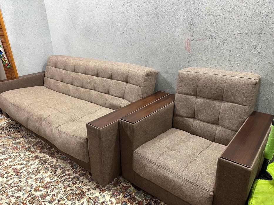 Продается комплект диван с креслами состояние хорошее