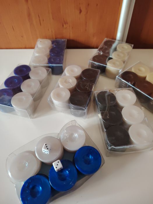 Пулове за табла, плътни и зарчета. Комплект