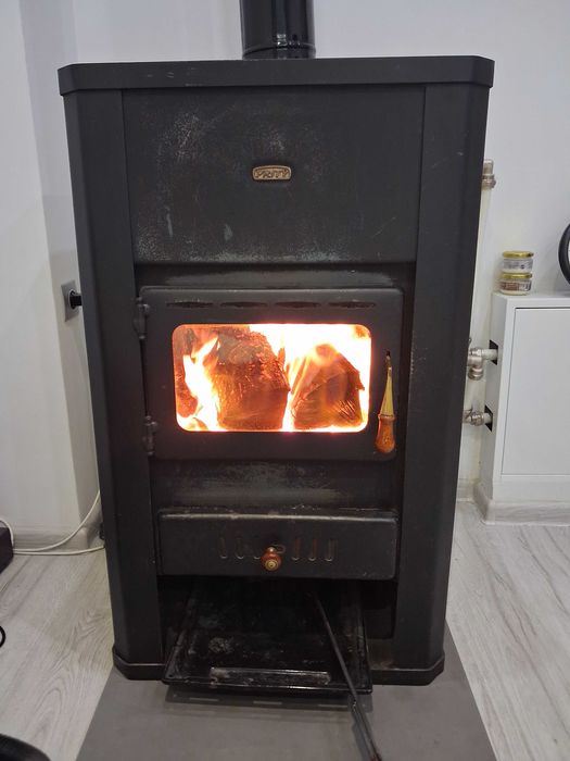 Камина Прити17Kw на твърдо гориво