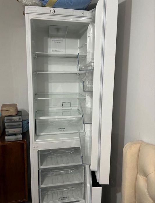 Продам холодильник интыщит