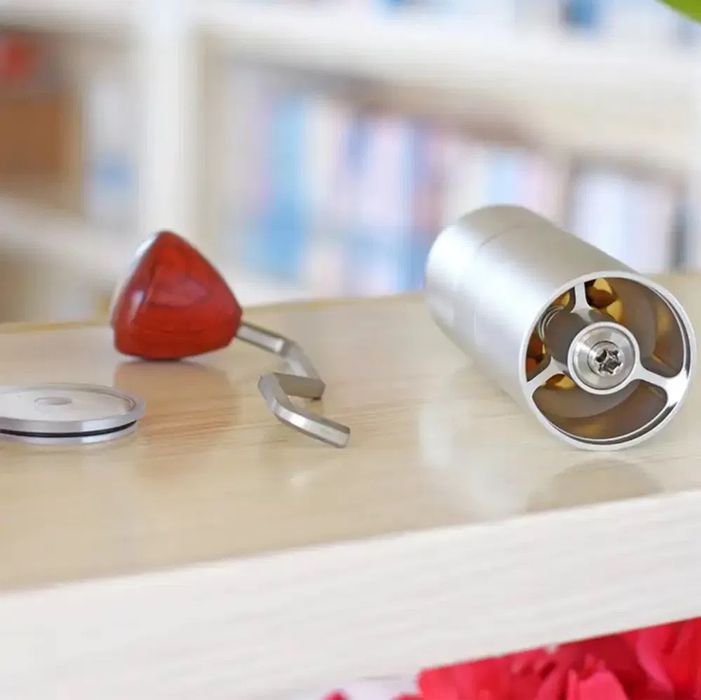 Versalab ACE48CS ручная кофемолка с титановым покрытием