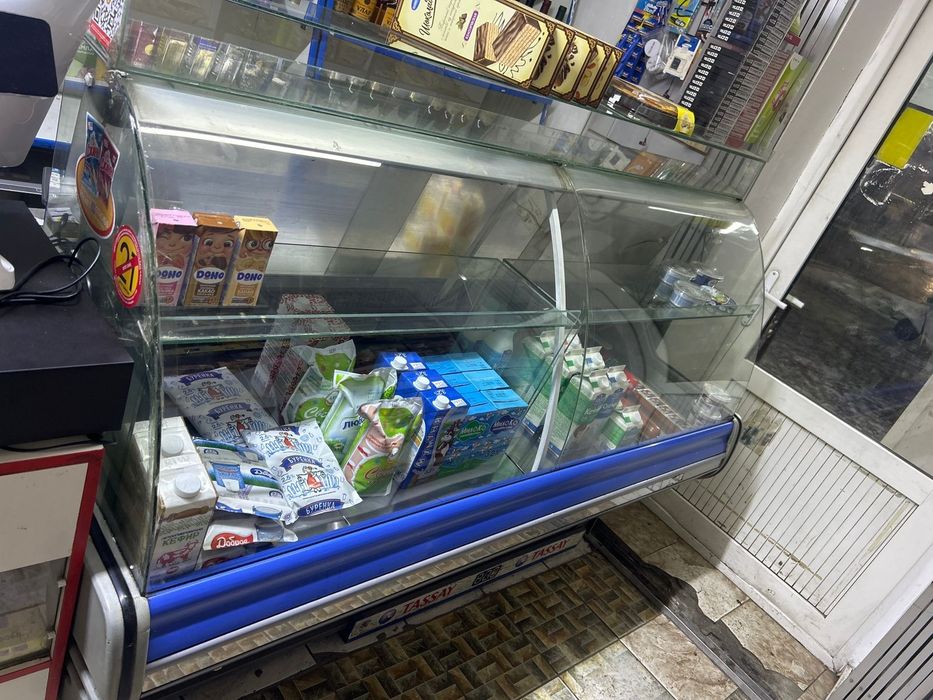 Продам витринный холодильник