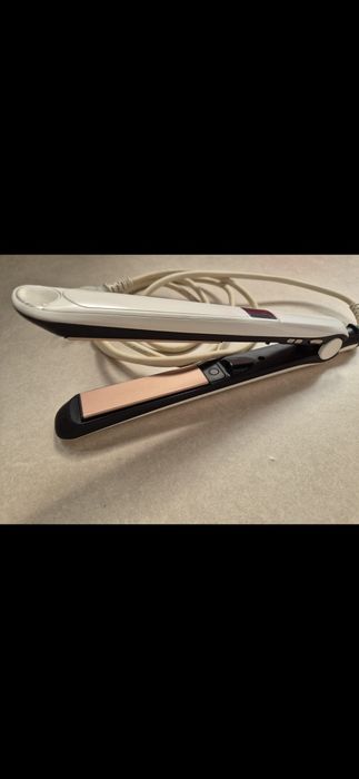 Placa de indreptat parul Rowenta 200 grade, LED, Ionizare