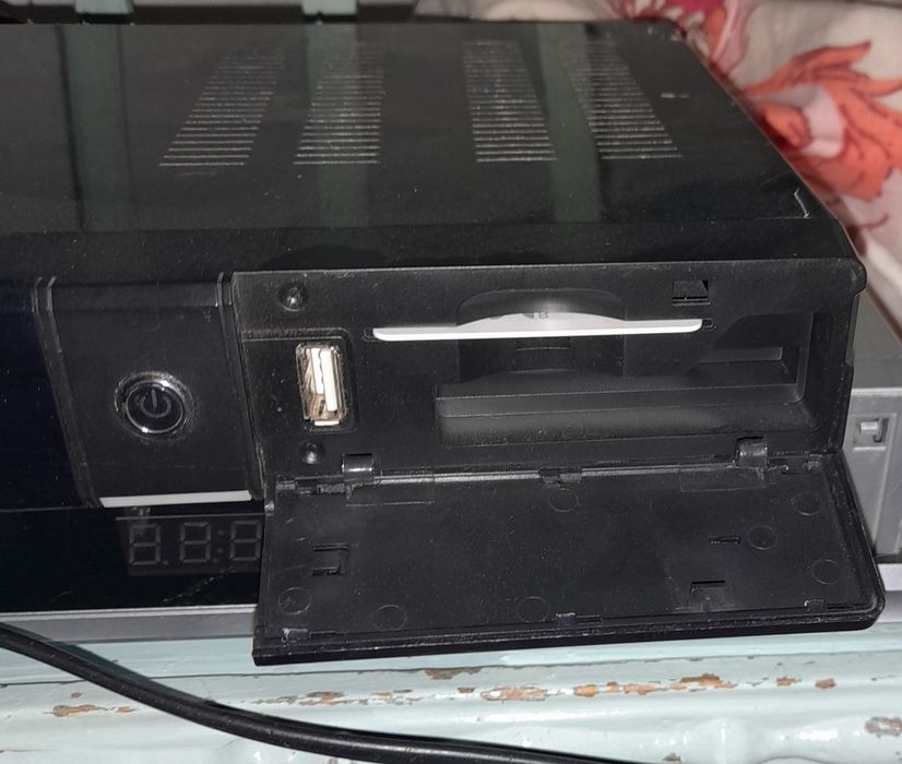 Продам спутниковый тюнер