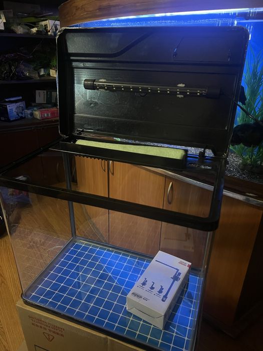 Аквариум фирменный 60 литров, новый. В полном комплекте!