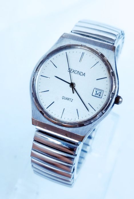 Ceas bărbătesc Sekonda cu quartz, carcasă și curea din oțel inoxidabil.