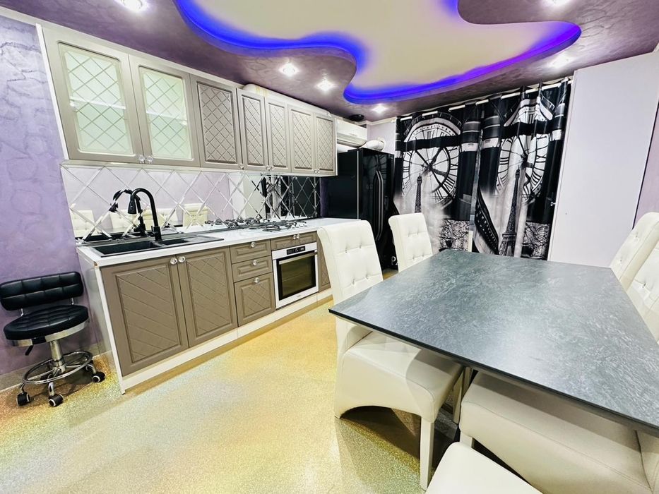 OPORTUNITATE RARĂ! Apartament+spațiu comercial-ideal pentru locuit+afa