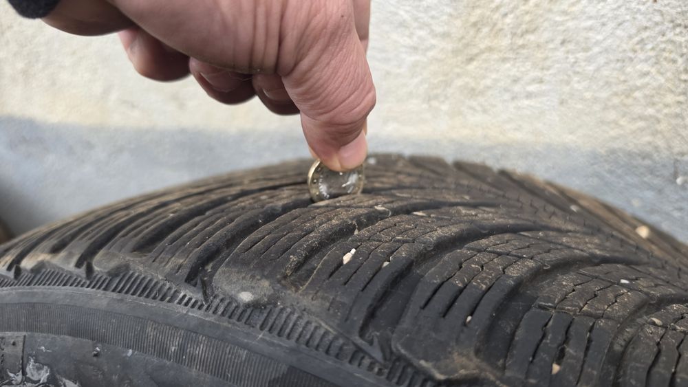 Гуми 245/40 R18.