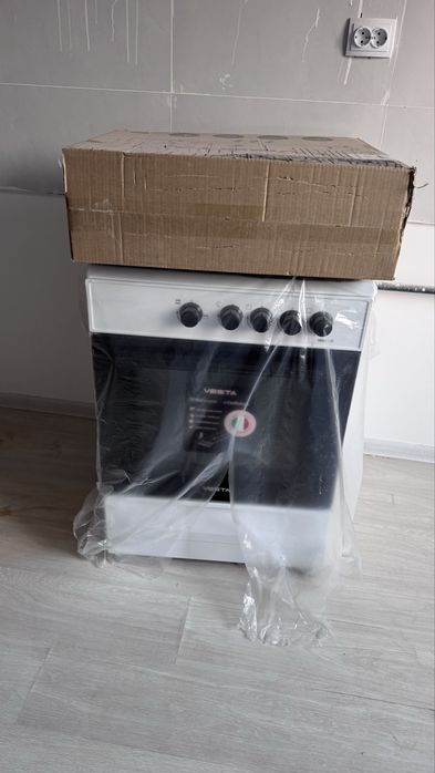 Продам Газплиту и Вытяжку Vesta новые