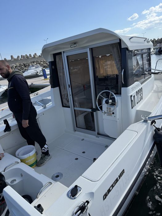 Лодка Quick Silver Pilot Haus 555