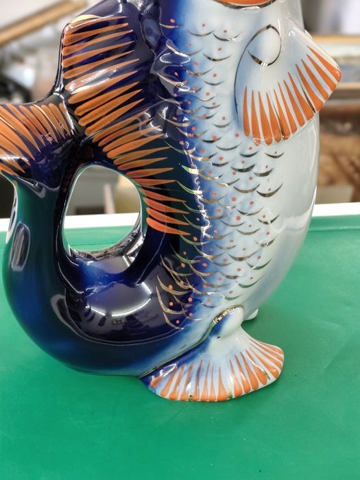 Руска порцеланова бутилка риба