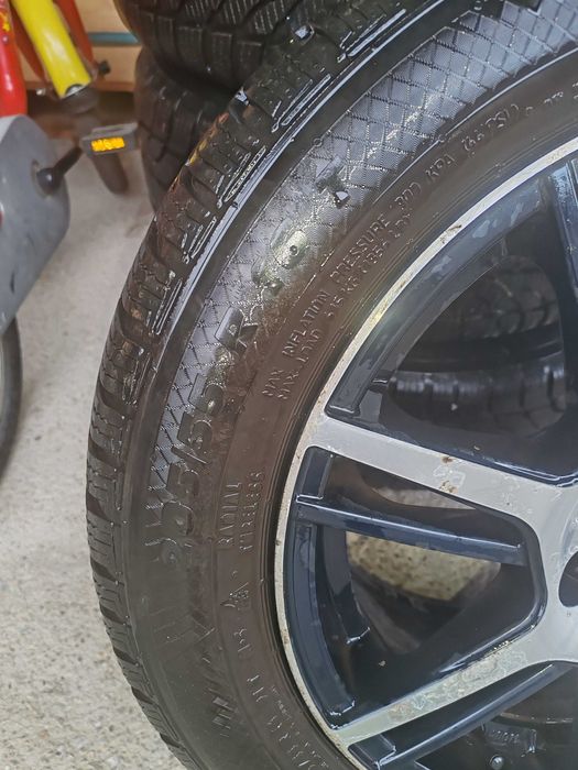 Vând roti cu anvelope iarna 205/55 R16.