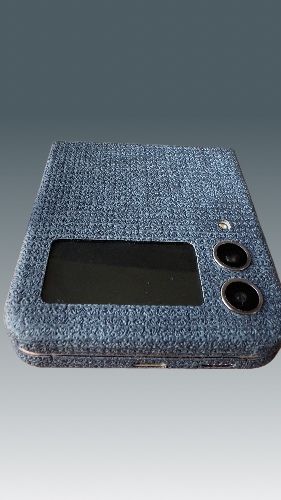 Samsung Galaxy Z Flip 4. 8/256 GB. Ideal yangidek. Sim+Esim. Skin