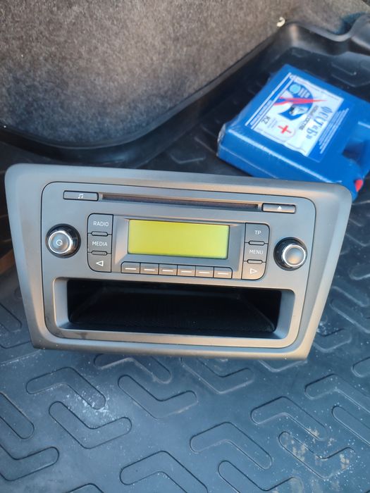 Продам магнитолу Шкода рапид