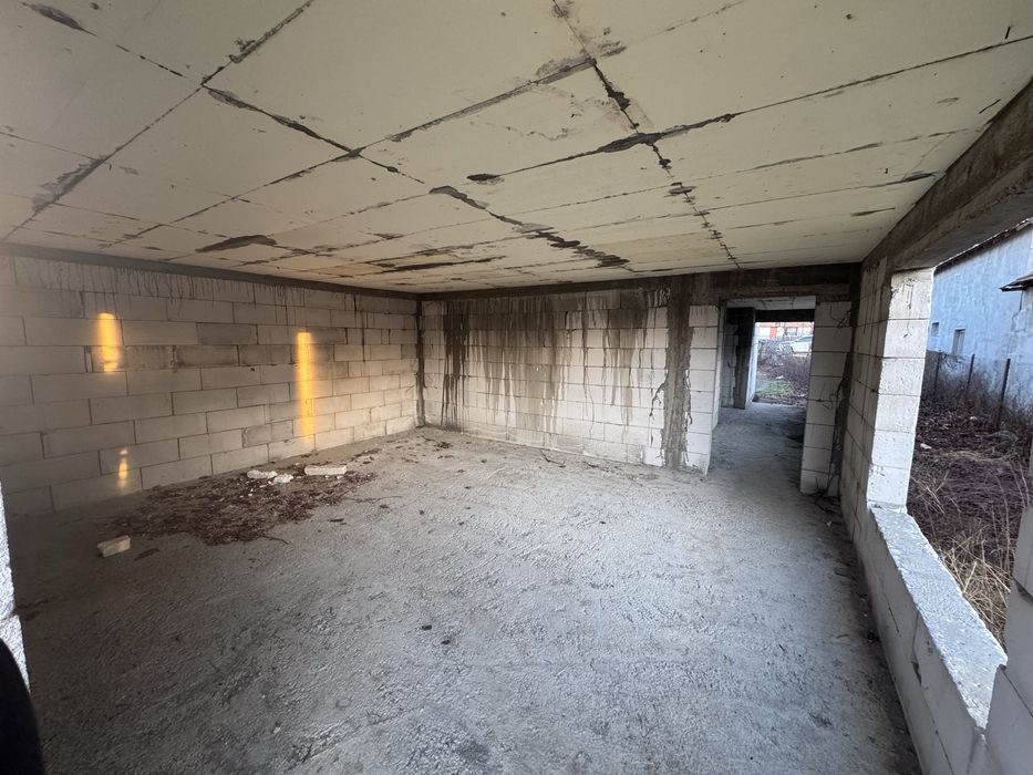 Casă P+M la roșu, teren 1600 mp schimb ap./garsonieră Pitești–Mioveni