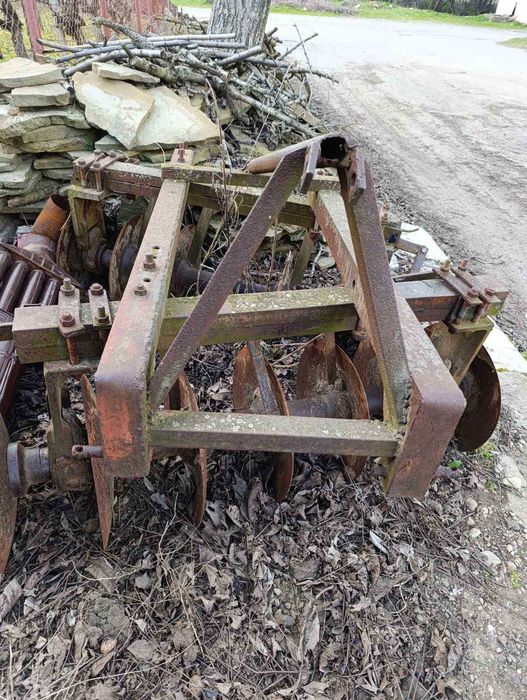 Продавам навесна V- образна дискова брана