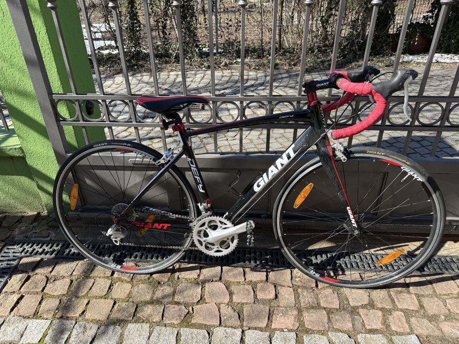 Cursierǎ Giant Defy carbon fiber