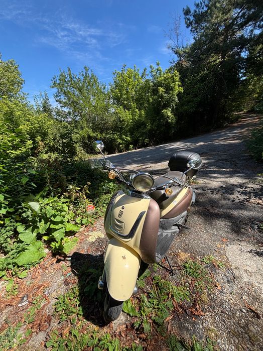 Grande Retro 50cc – 4-тактов, икономичен скутер