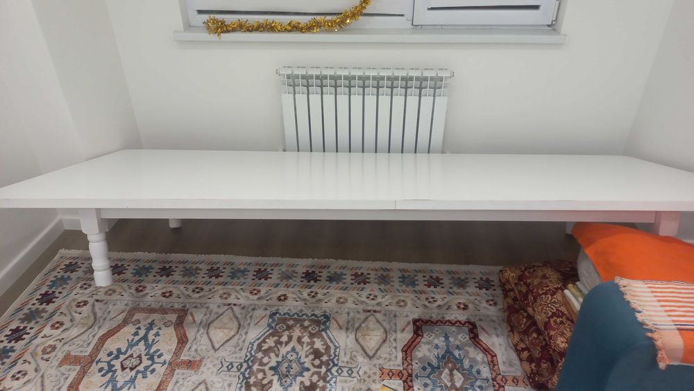 Стол для гостей или для кухни