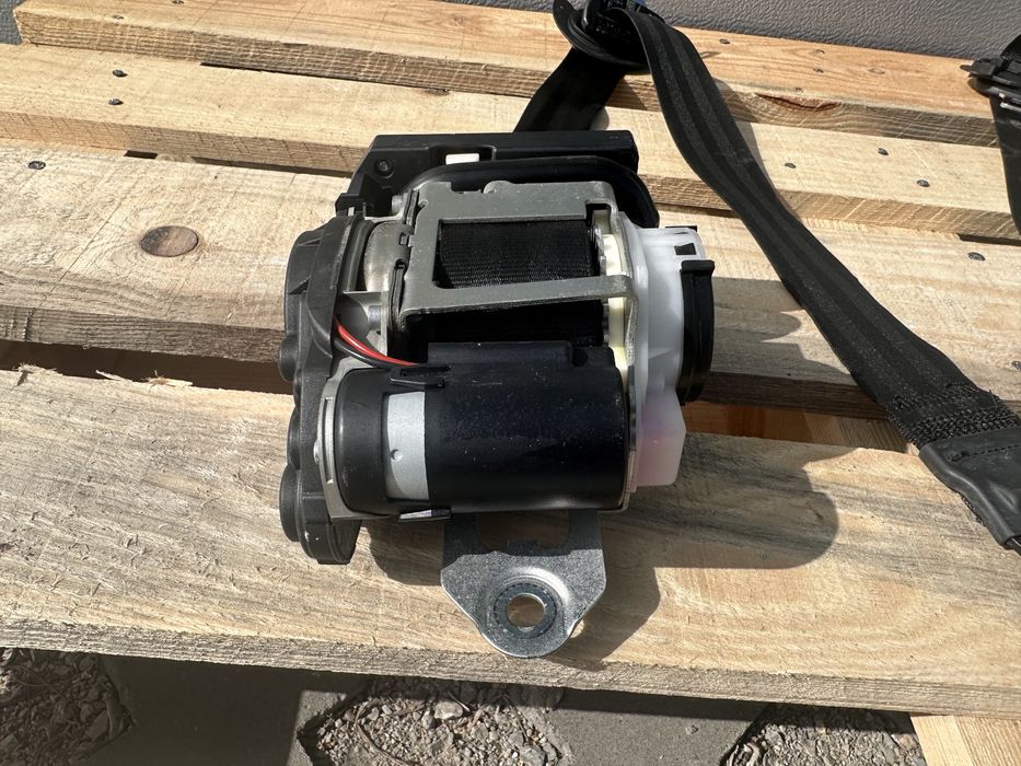 Предни колани AUDI A8 D5 0589P1000799