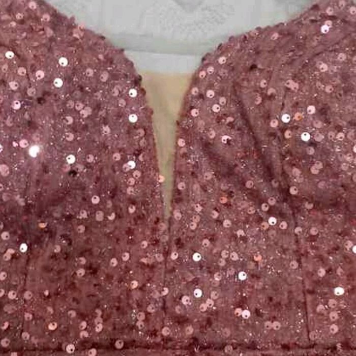 Бална рокля с пайети и цепка