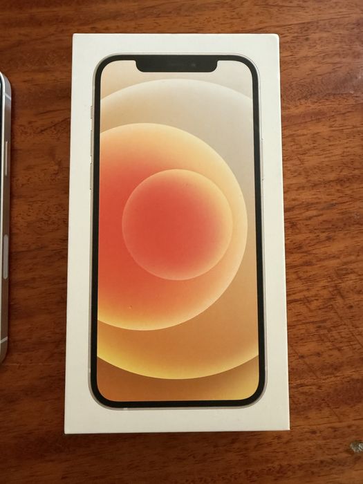 Продам срочно айфон 12