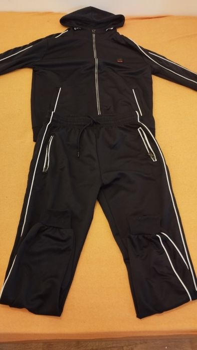 Продавам мъжки екип