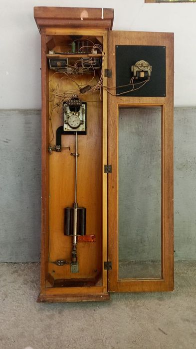 Antikvar to‘kda ishlidigan soat 1958 yilda ishlab chiqarilgan