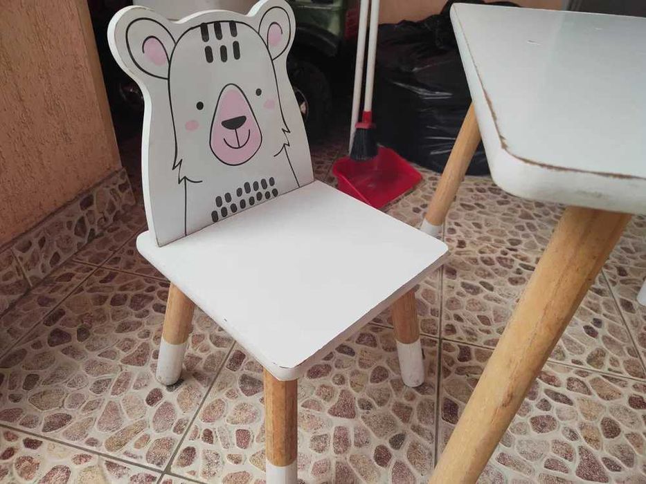 Masa cu 2 scaunele din lemn pentru copii!