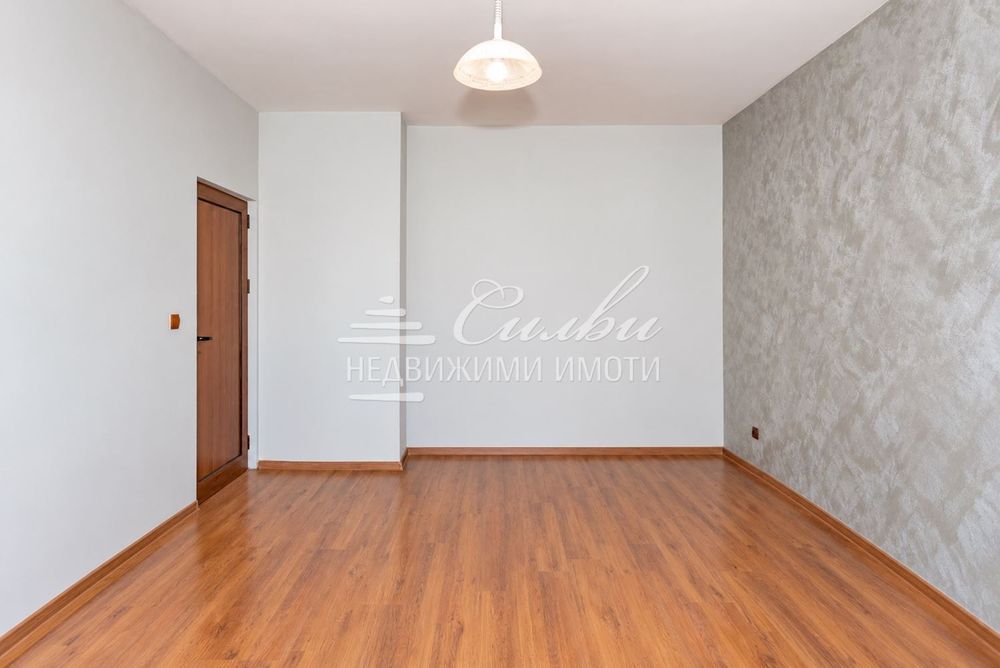 Продава се Двустаен апартамент в Шумен, Добруджански - 55 кв.м за 1982 €/кв.м - Снимка #3