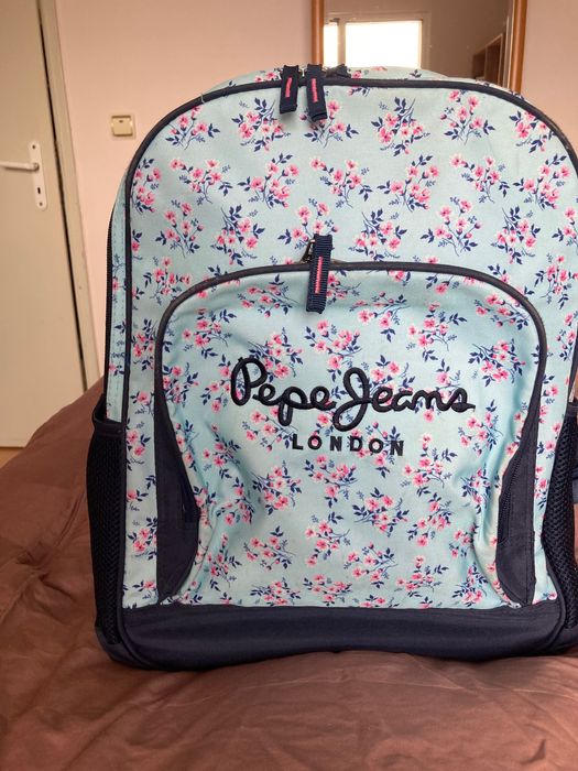 Продавам нова ученическа раница на Pepe Jeans (за момиче)
