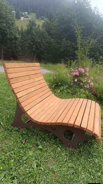 Șezlong fabricat din lemn