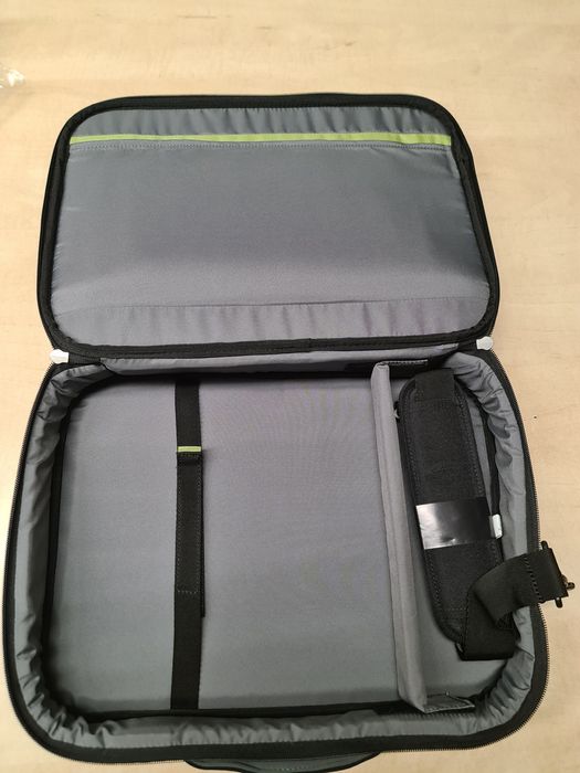 Geanta laptop 16'  marca Case Logic noua, sigilata