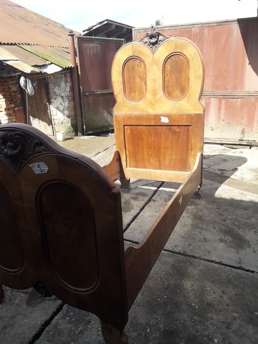 Vand mobila veche în stare buna
