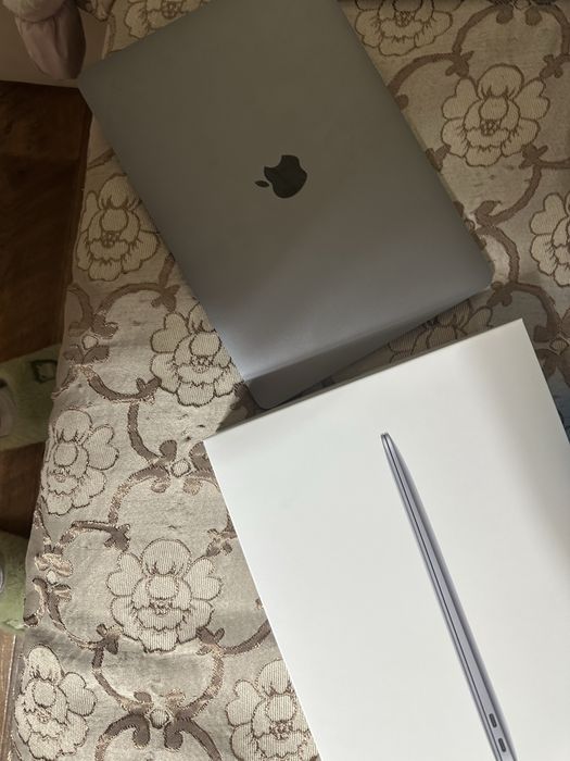 Продам macbook air 13
