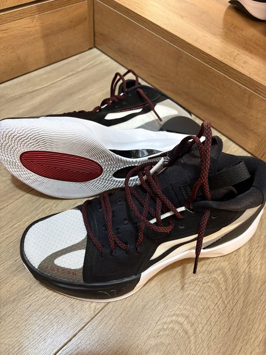 Jordan zoom separate