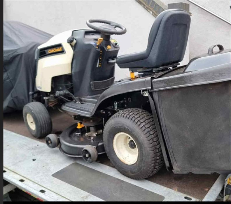 Vand doua tractoare de tuns iarba mai multe detalii in privat