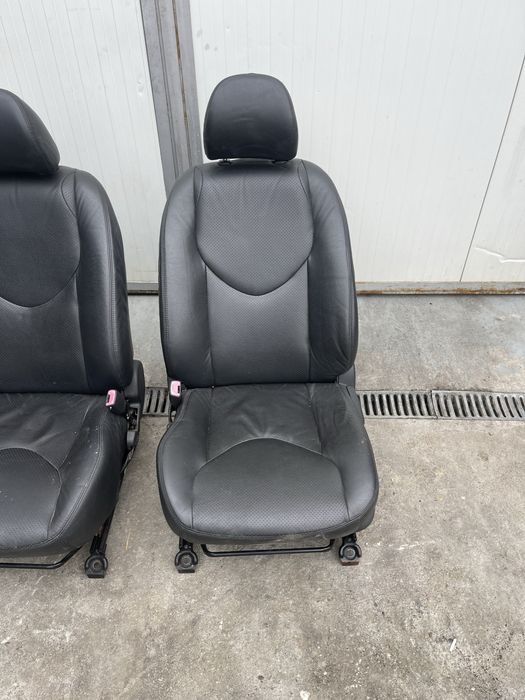 Scaune fata de piele Toyota Rav 4 an 2007