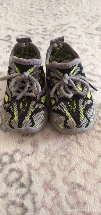 Детские кроссовки изи