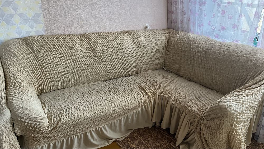 Отдам даром угловой диван и кресло