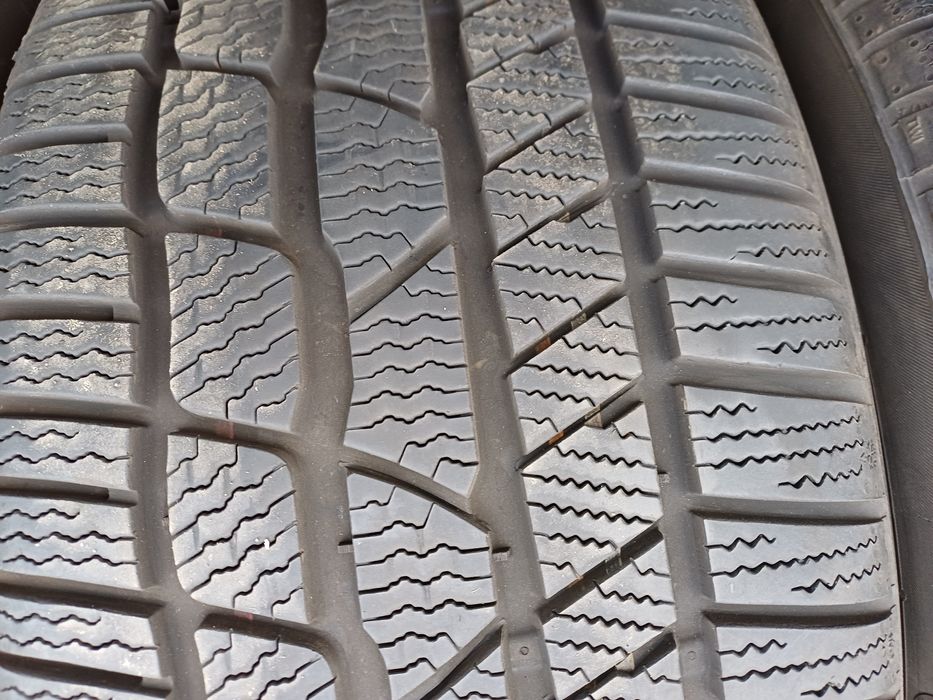 Гуми 255/35/19 Континентал